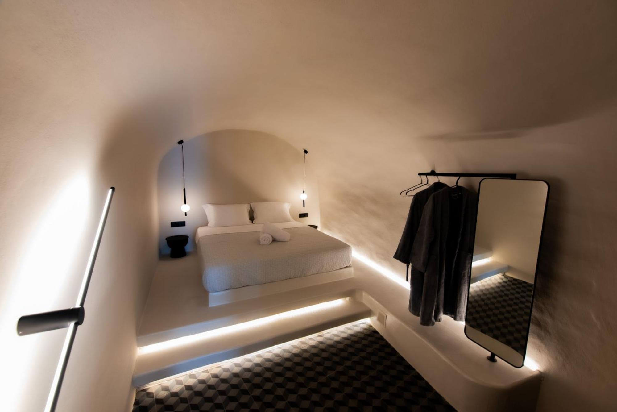 Noir Cave Villa With Private Jacuzzi And Sunset Terrace Pyrgos Kallistis Exterior photo